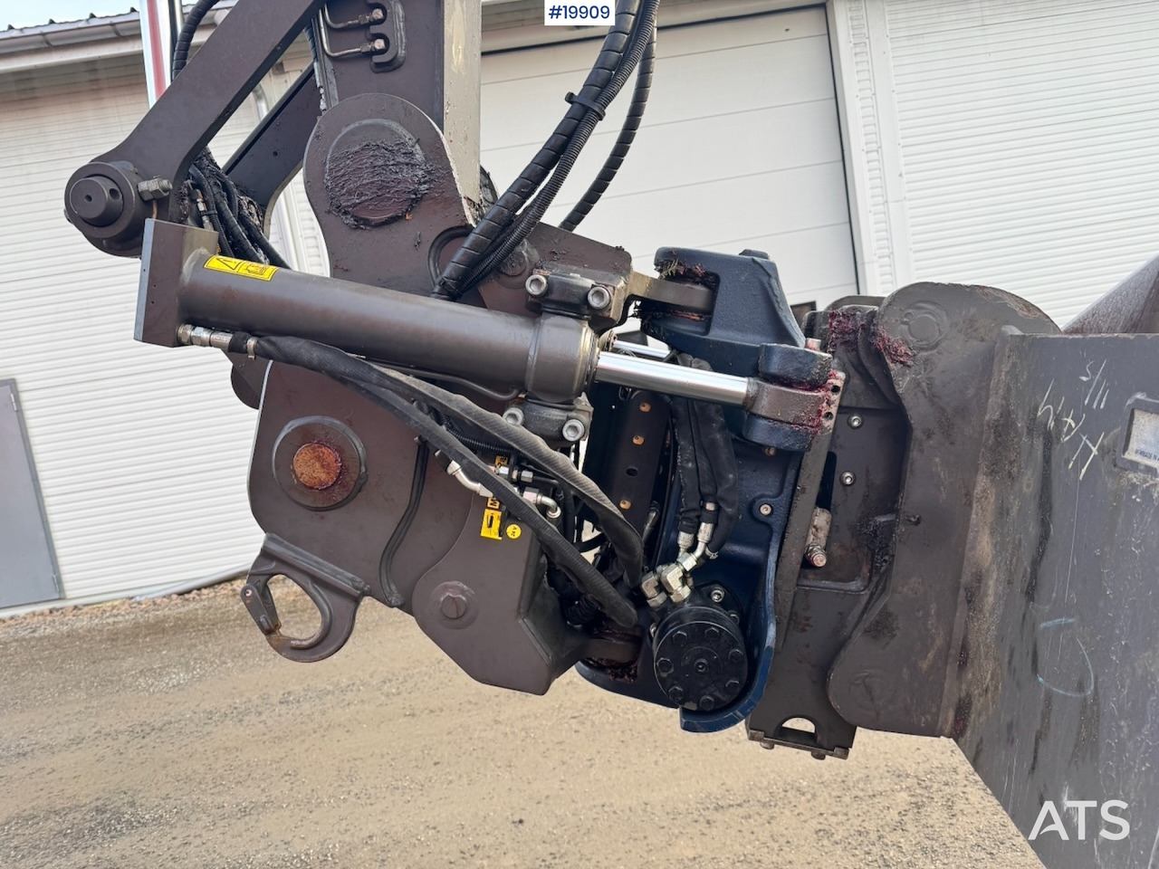 Excavator Volvo EWR130: picture 30