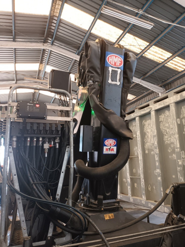 HMF 1643 - Truck mounted crane: picture 1 HMF 1643 - Truck mounted crane: picture 1