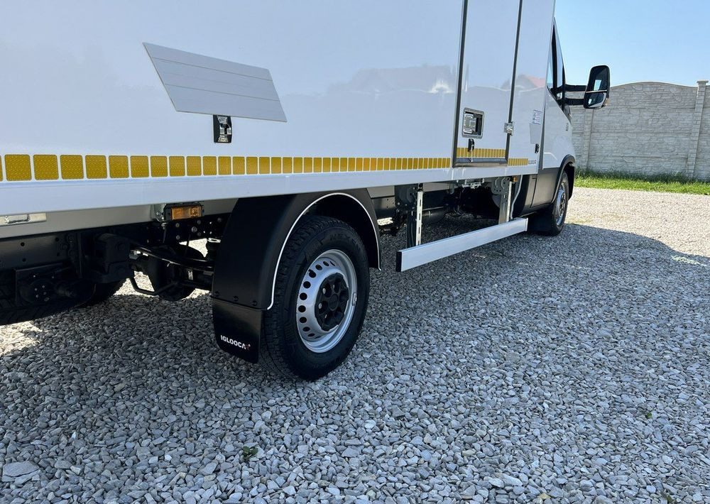 Refrigerated delivery van Iveco Daily: picture 19