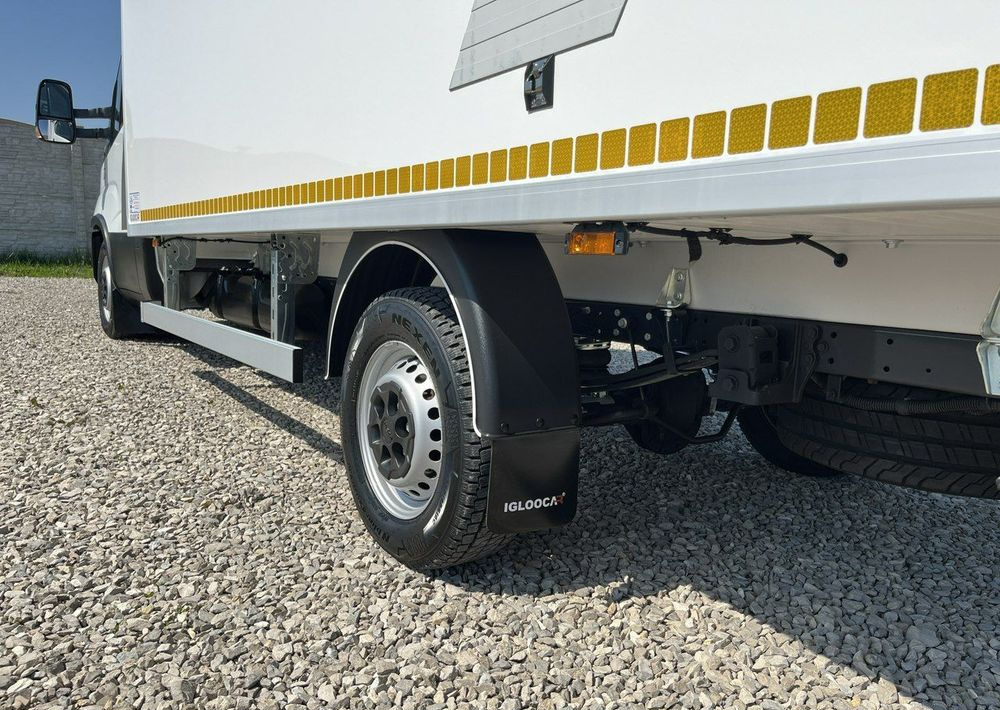 Refrigerated delivery van Iveco Daily: picture 20