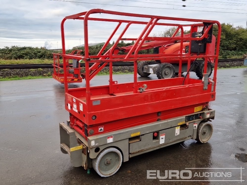 2014 Haulotte Compact 8 - Scissor lift: picture 1 2014 Haulotte Compact 8 - Scissor lift: picture 1