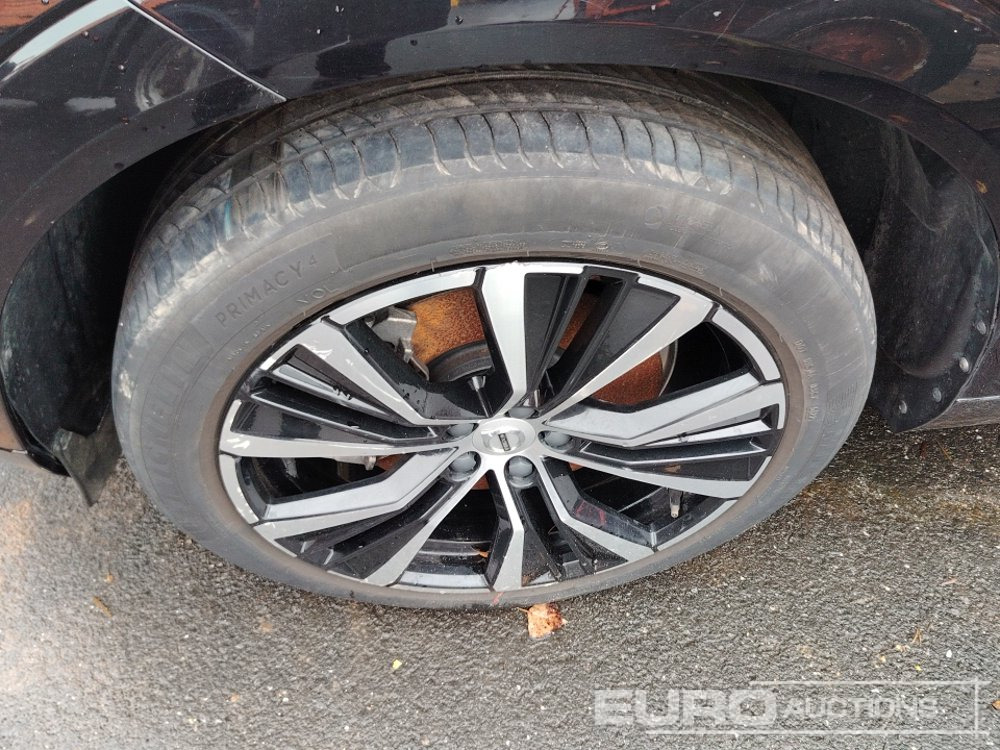 2020 Volvo XC60 T6 AWD Recharge Hybrid Automatic, Leather Seats, Reverse Camera, A/C, Electric Summer Roof (Water Damaged Engine) - Car: picture 5 2020 Volvo XC60 T6 AWD Recharge Hybrid Automatic, Leather Seats, Reverse Camera, A/C, Electric Summer Roof (Water Damaged Engine) - Car: picture 5