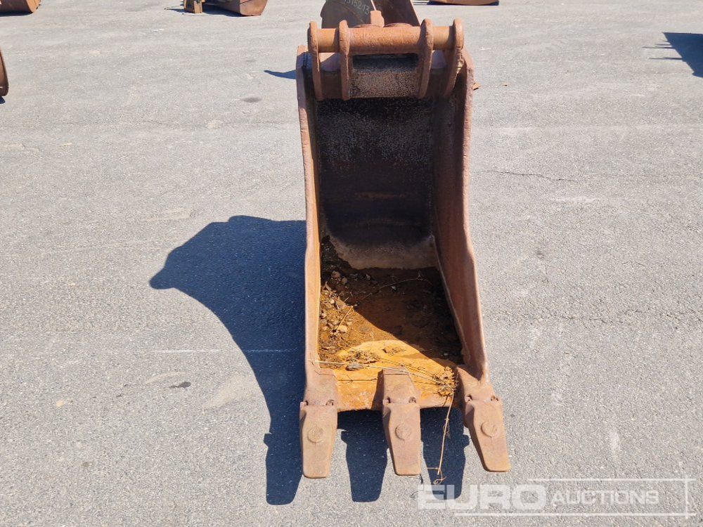 24" Digging Bucket, CW20 - Bucket: picture 5 24" Digging Bucket, CW20 - Bucket: picture 5