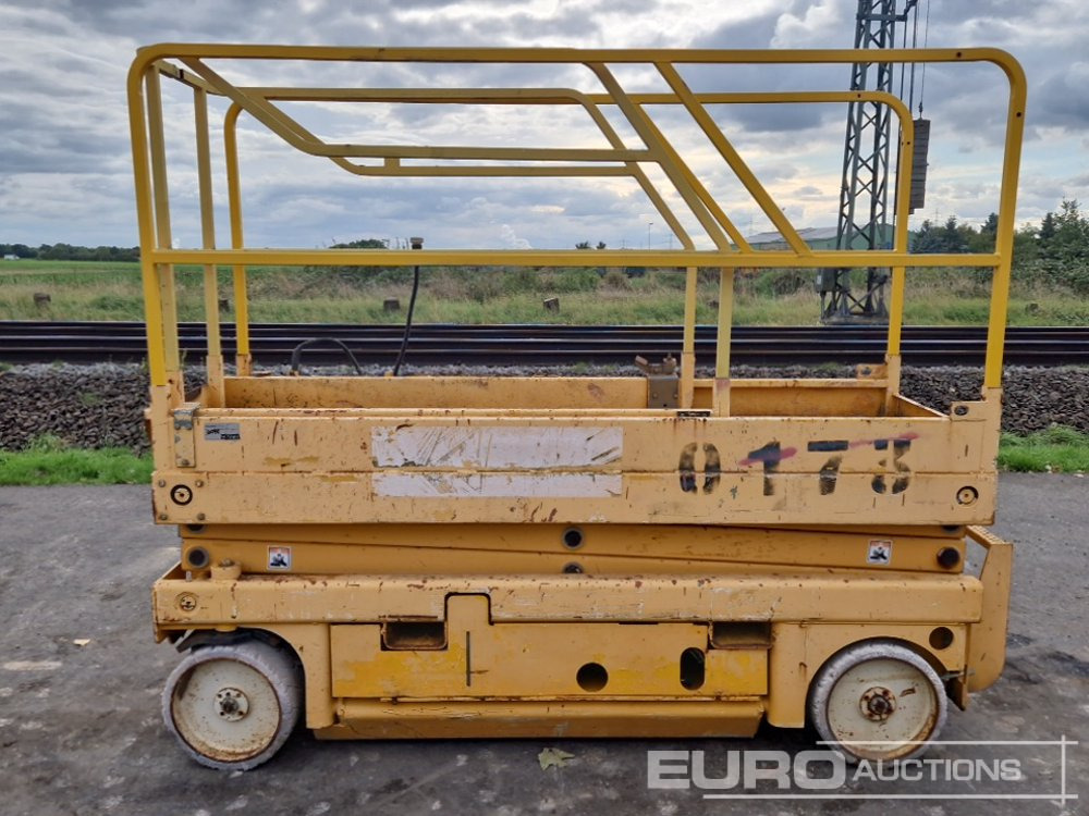 Electric Scissor Lift (Incomplete) - Aerial platform: picture 2 Electric Scissor Lift (Incomplete) - Aerial platform: picture 2