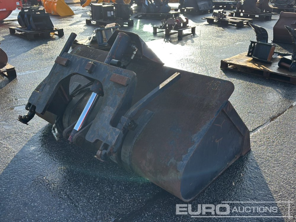 Front Loading Bucket to suit Forklift - Bucket: picture 5 Front Loading Bucket to suit Forklift - Bucket: picture 5