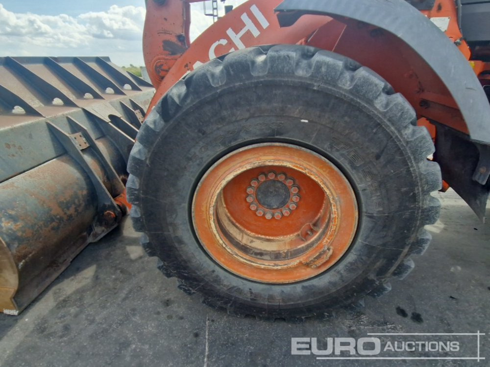 Wheel loader Hitachi ZW180: picture 11
