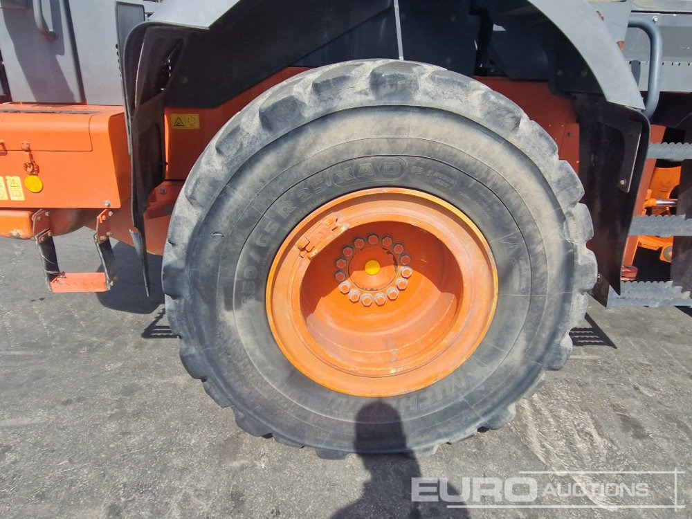 Wheel loader Hitachi ZW180: picture 18