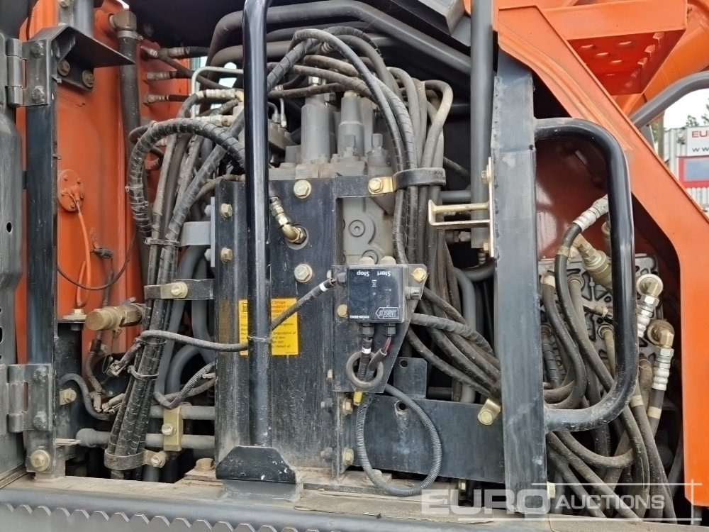 Wheel excavator Hitachi ZX140W-3: picture 24