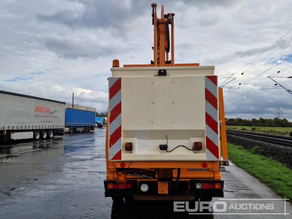 Mercedes 612D - Truck with aerial platform: picture 4 Mercedes 612D - Truck with aerial platform: picture 4