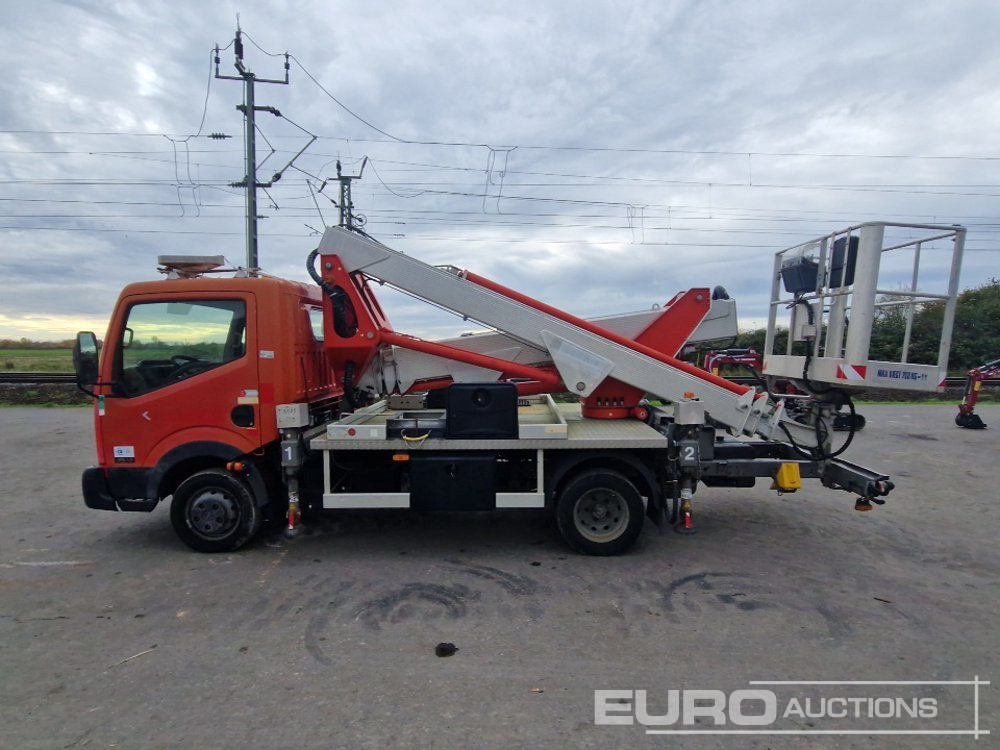 Nissan Cabstar 35.12 - Truck with aerial platform: picture 2 Nissan Cabstar 35.12 - Truck with aerial platform: picture 2