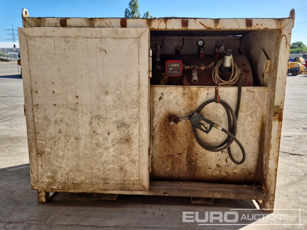 ROUG 1,900 Litre Fuel Tank - Storage tank: picture 1 ROUG 1,900 Litre Fuel Tank - Storage tank: picture 1