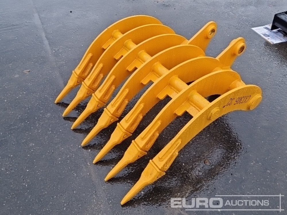 Unused 2025 GIYI 32" Rake to suit CAT 305 - Bucket: picture 1 Unused 2025 GIYI 32" Rake to suit CAT 305 - Bucket: picture 1