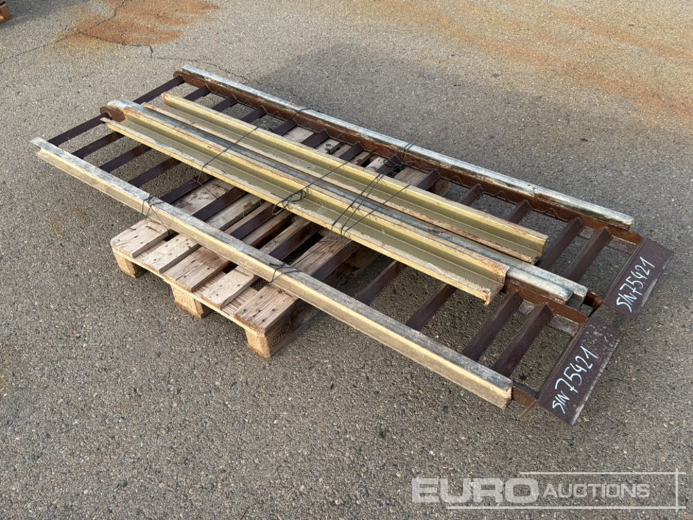 2.40m Metal Loading Ramps - Construction equipment: picture 1 2.40m Metal Loading Ramps - Construction equipment: picture 1