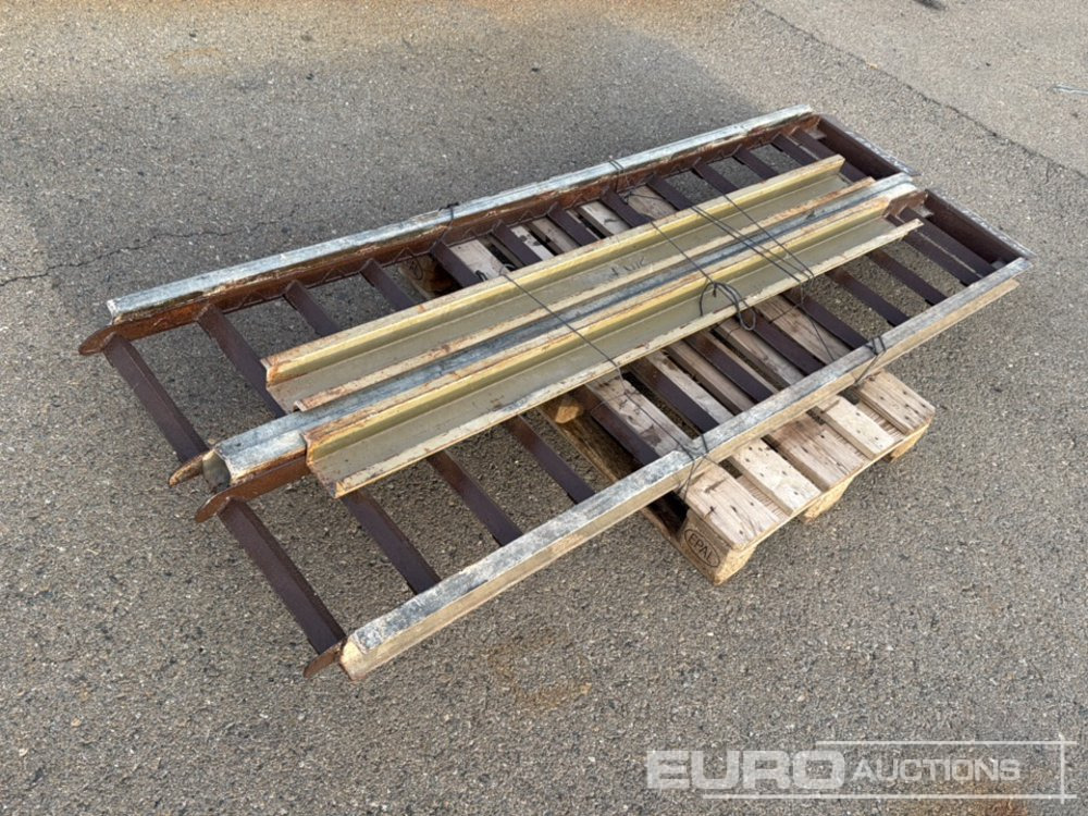 2.40m Metal Loading Ramps - Construction equipment: picture 2 2.40m Metal Loading Ramps - Construction equipment: picture 2