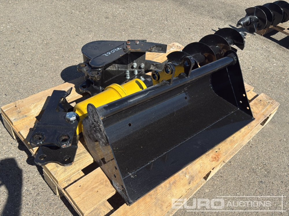 Unused Set of 8" Auger, 8" Digging, 30" Ditching Buckets to suit Mini Excavator / Conjunto Ahoyador y 2 Cazos - Bucket: picture 2 Unused Set of 8" Auger, 8" Digging, 30" Ditching Buckets to suit Mini Excavator / Conjunto Ahoyador y 2 Cazos - Bucket: picture 2