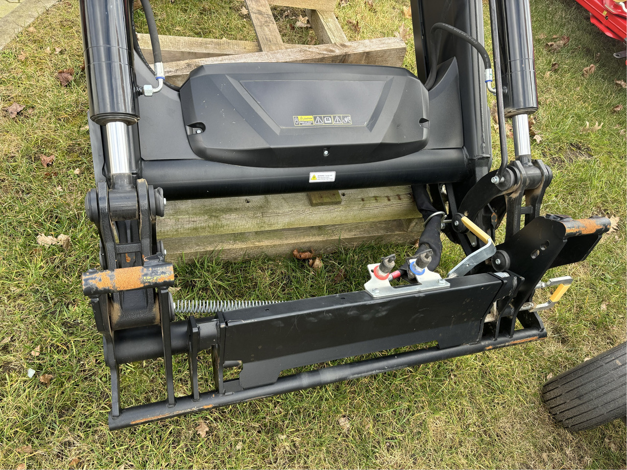 Alö Frontlader G5L Valtra - Front loader for tractor: picture 4 Alö Frontlader G5L Valtra - Front loader for tractor: picture 4