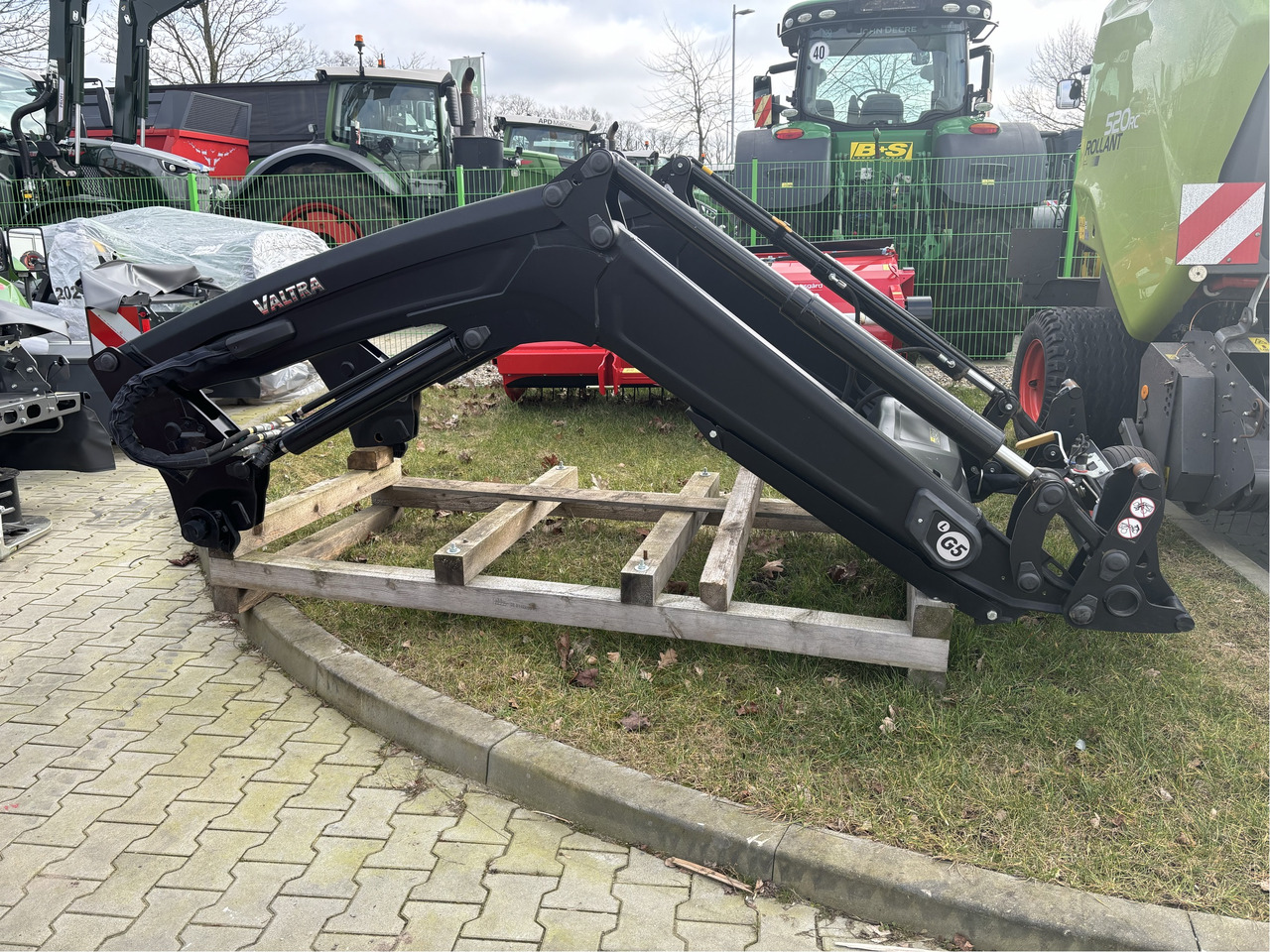Alö Frontlader G5L Valtra - Front loader for tractor: picture 1 Alö Frontlader G5L Valtra - Front loader for tractor: picture 1