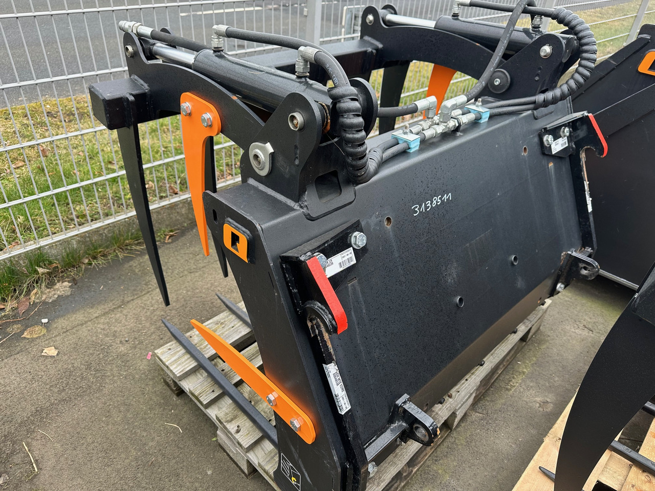 Alö Silograb S 110 BOH M 16 S - Front loader for tractor: picture 1 Alö Silograb S 110 BOH M 16 S - Front loader for tractor: picture 1