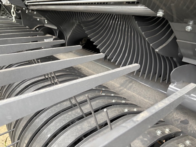 Fendt Rotana 130 F - 25 Messer - - Tedding equipment: picture 2 Fendt Rotana 130 F - 25 Messer - - Tedding equipment: picture 2