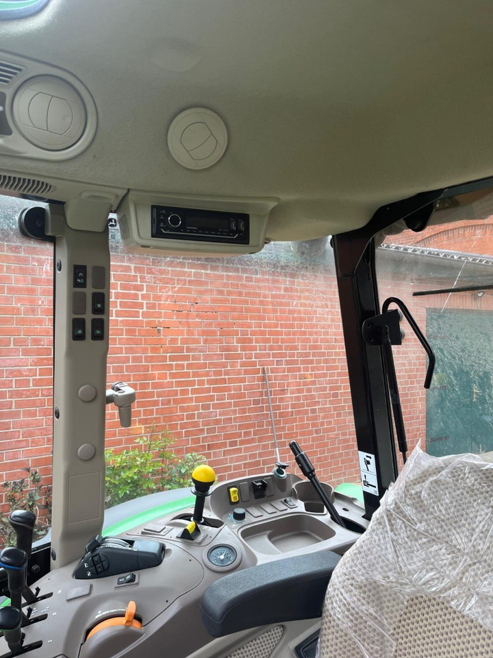 John Deere 5100 M - Farm tractor: picture 2 John Deere 5100 M - Farm tractor: picture 2