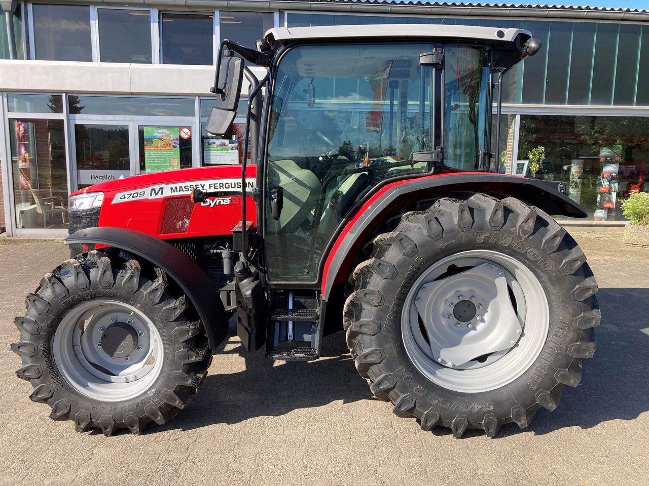 New Farm tractor Massey Ferguson 4709 M Cab Essential Dyna 2: picture 1