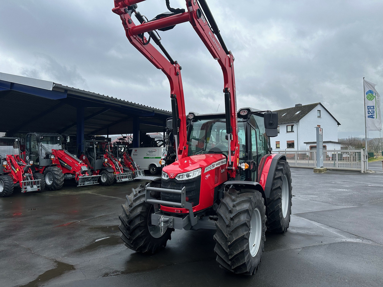 Massey Ferguson 4710 M Cab Essential Dyna 2 - Farm tractor: picture 4 Massey Ferguson 4710 M Cab Essential Dyna 2 - Farm tractor: picture 4