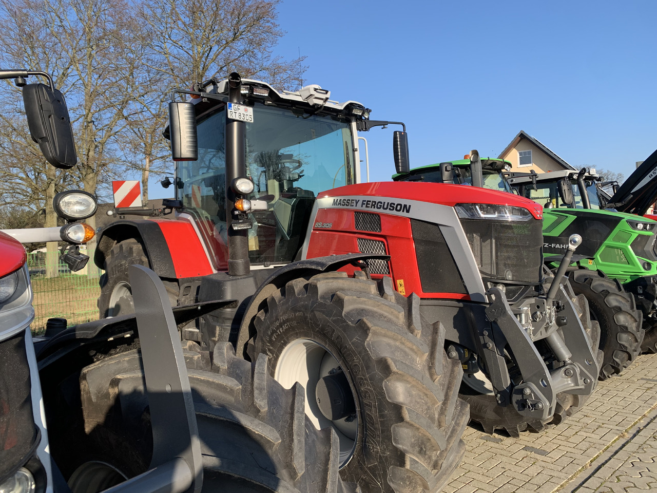 Massey Ferguson 8S.305 Dyna-VT Exclusive - Farm tractor: picture 1 Massey Ferguson 8S.305 Dyna-VT Exclusive - Farm tractor: picture 1
