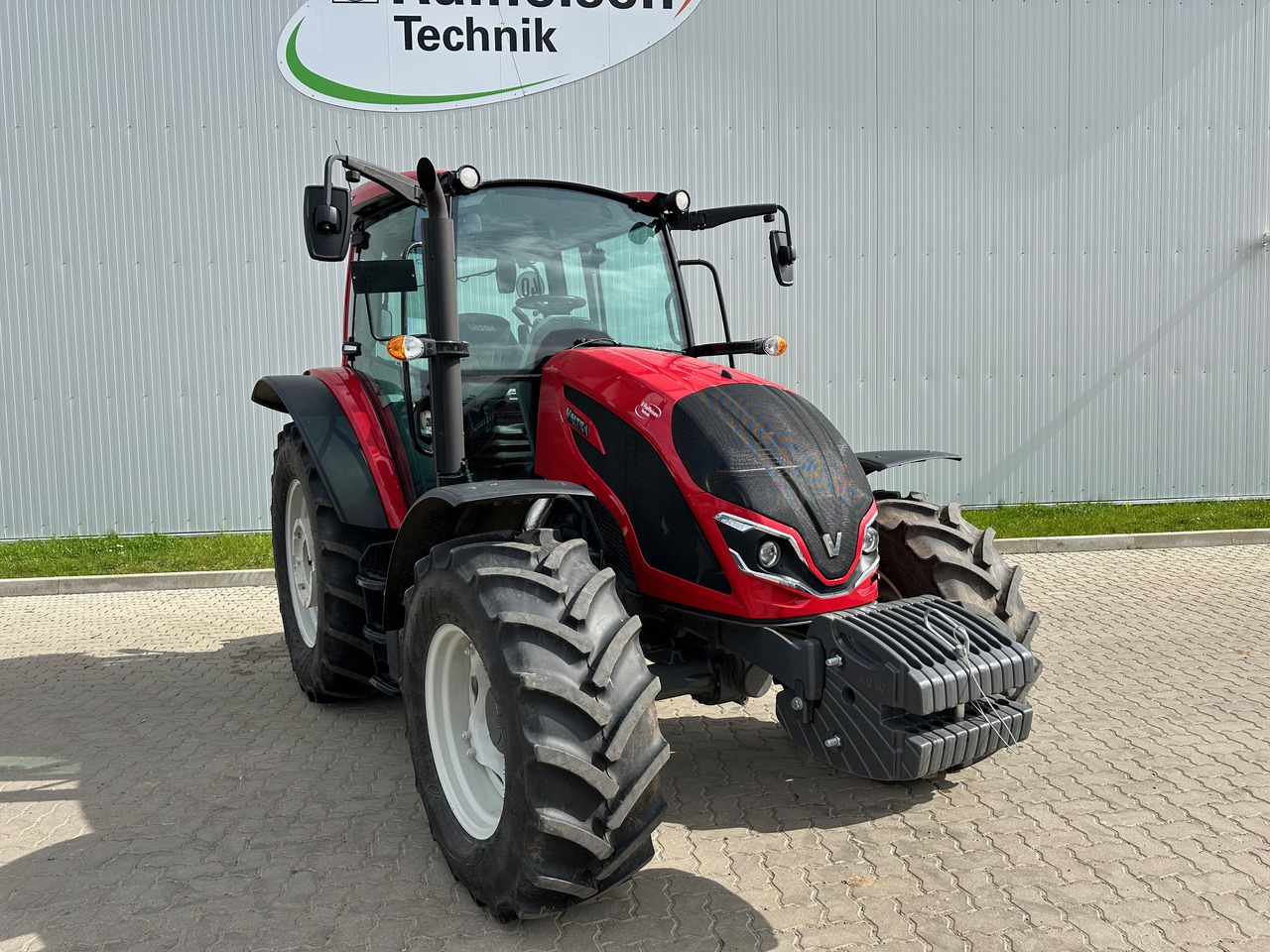 Valtra A105 MH - Farm tractor: picture 1 Valtra A105 MH - Farm tractor: picture 1
