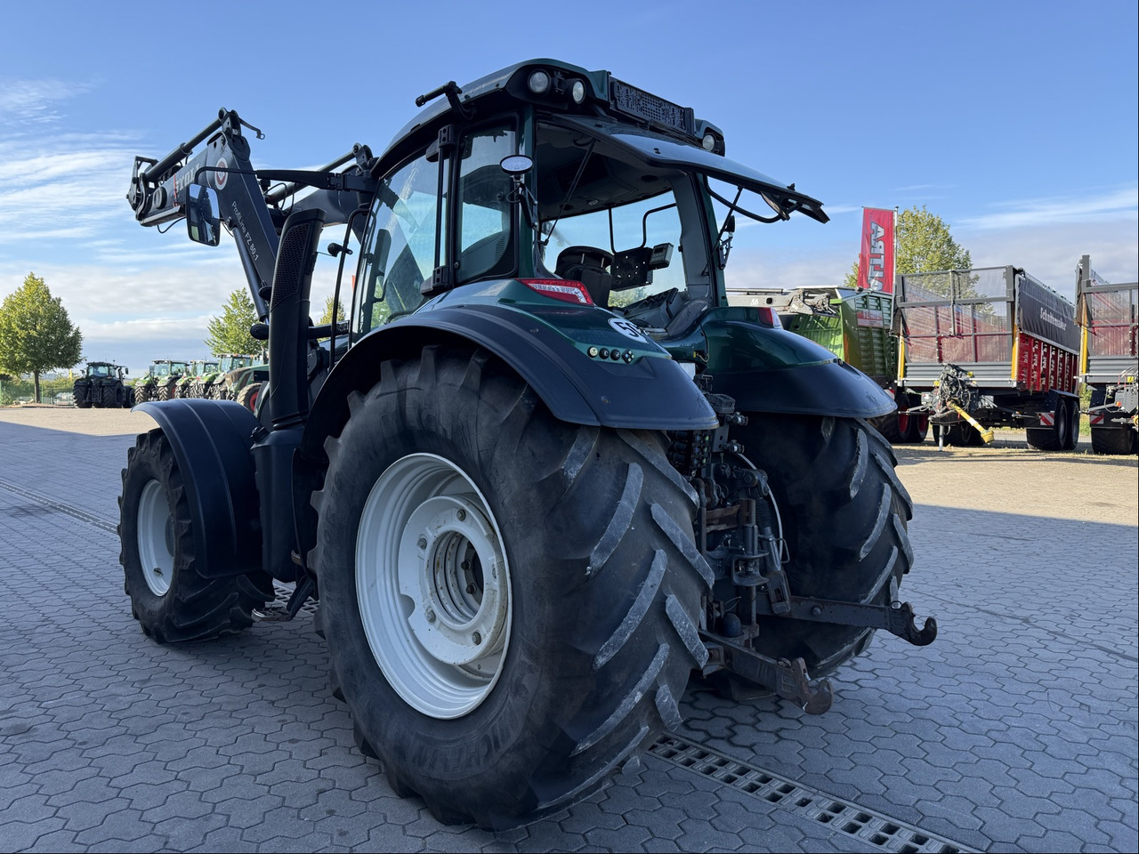 Valtra T194 Versu - Farm tractor: picture 2 Valtra T194 Versu - Farm tractor: picture 2
