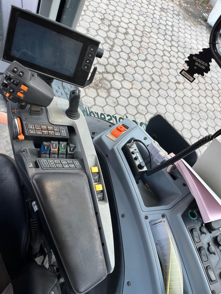 Valtra T214 Direct TwinTrac - Farm tractor: picture 3 Valtra T214 Direct TwinTrac - Farm tractor: picture 3