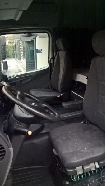Cab and interior for Truck Mercedes-Benz AXOR EURO 5: picture 8