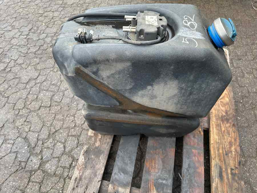 SCANIA ADBLUE TANK 2244863 - Fuel processing/ Fuel delivery for Truck: picture 1 SCANIA ADBLUE TANK 2244863 - Fuel processing/ Fuel delivery for Truck: picture 1
