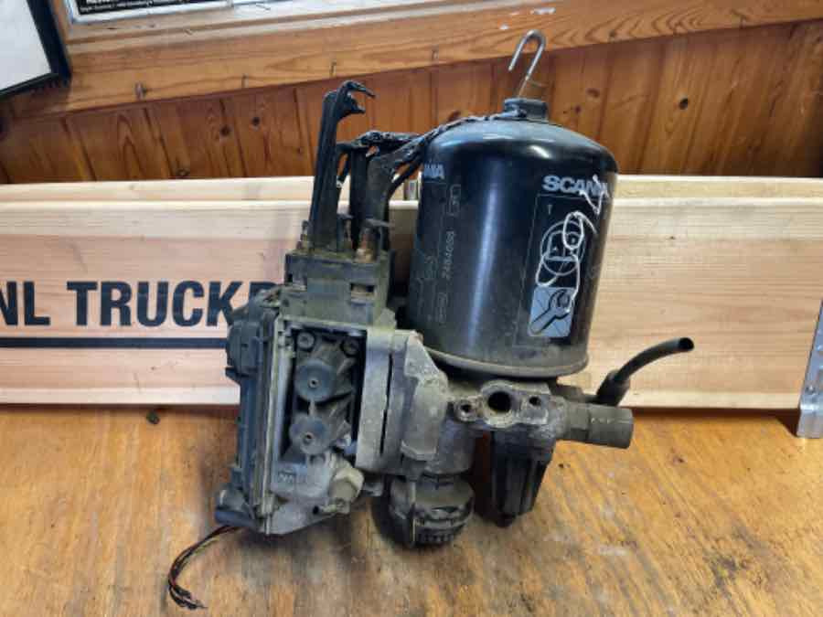 SCANIA AIR DRYER 2308777 - Brake valve for Truck: picture 1 SCANIA AIR DRYER 2308777 - Brake valve for Truck: picture 1