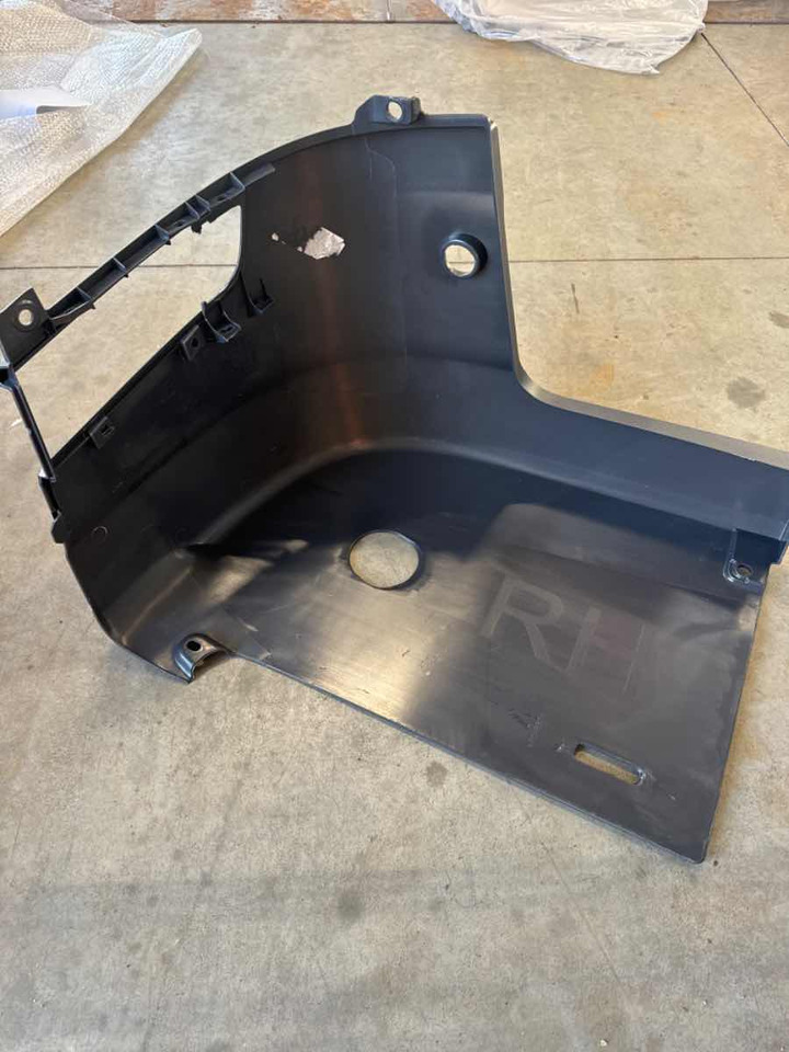 SCANIA BUMPER COVER 2295950 - Body and exterior for Truck: picture 2 SCANIA BUMPER COVER 2295950 - Body and exterior for Truck: picture 2