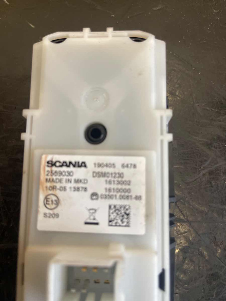 SCANIA ECU DOOR 2569030 - Electrical system for Truck: picture 2 SCANIA ECU DOOR 2569030 - Electrical system for Truck: picture 2