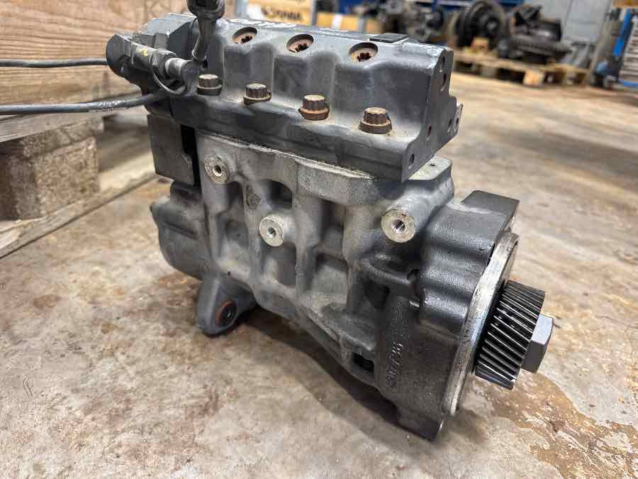 SCANIA FUEL PUMP 2358758 - Fuel processing/ Fuel delivery for Truck: picture 1 SCANIA FUEL PUMP 2358758 - Fuel processing/ Fuel delivery for Truck: picture 1