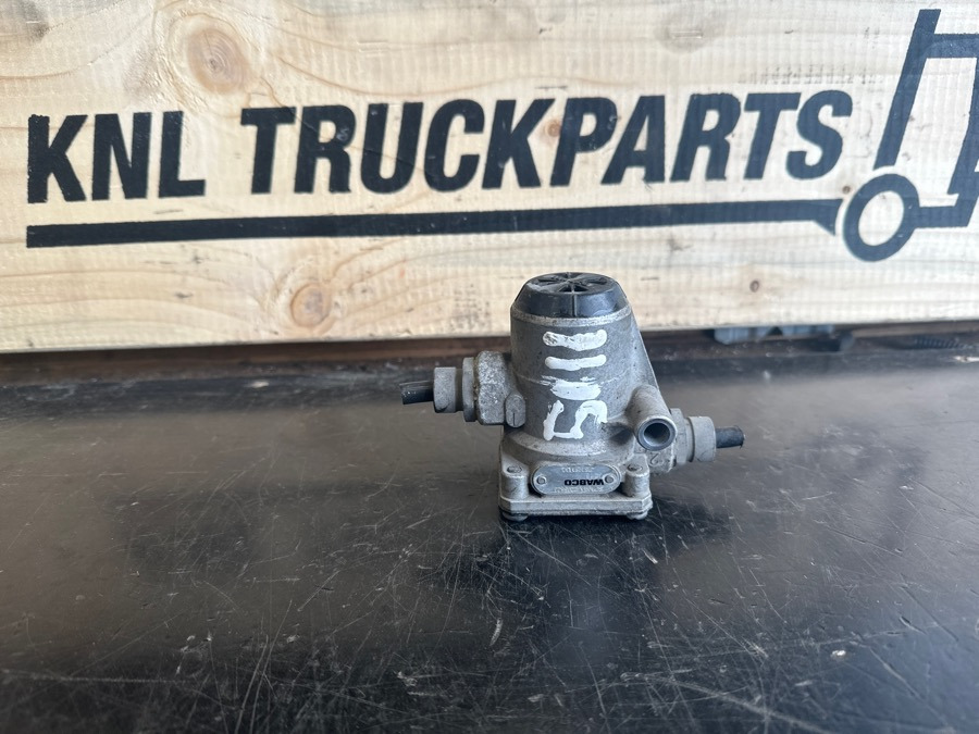 SCANIA PRESSURE VALVE 2205623 - Brake valve for Truck: picture 3 SCANIA PRESSURE VALVE 2205623 - Brake valve for Truck: picture 3