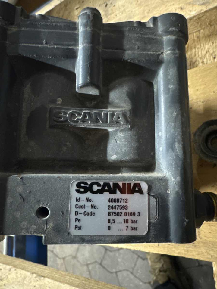 SCANIA V107 VALVE 2447593 - Brake valve for Truck: picture 2 SCANIA V107 VALVE 2447593 - Brake valve for Truck: picture 2