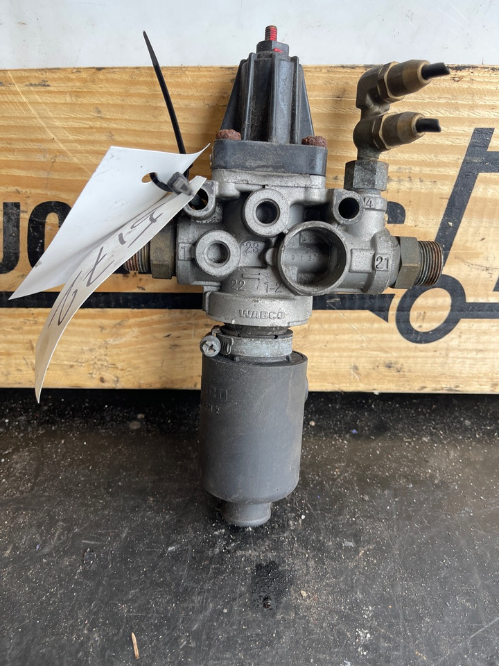 SCANIA VALVE 2250955 - Brake valve for Truck: picture 1 SCANIA VALVE 2250955 - Brake valve for Truck: picture 1