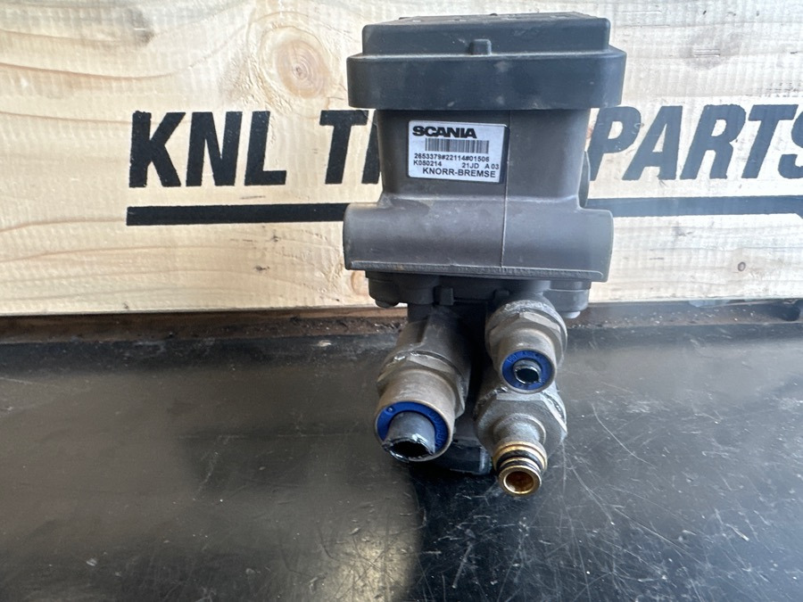 SCANIA VALVE 2447827 - Brake valve for Truck: picture 1 SCANIA VALVE 2447827 - Brake valve for Truck: picture 1