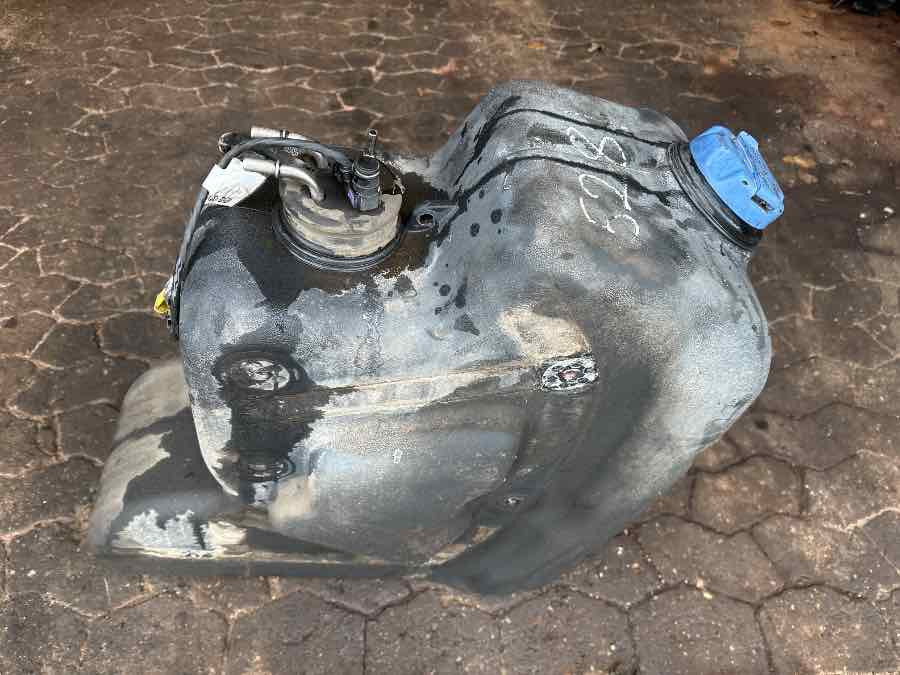 VOLVO ADBLUE TANK 24047642 - Fuel processing/ Fuel delivery for Truck: picture 2 VOLVO ADBLUE TANK 24047642 - Fuel processing/ Fuel delivery for Truck: picture 2