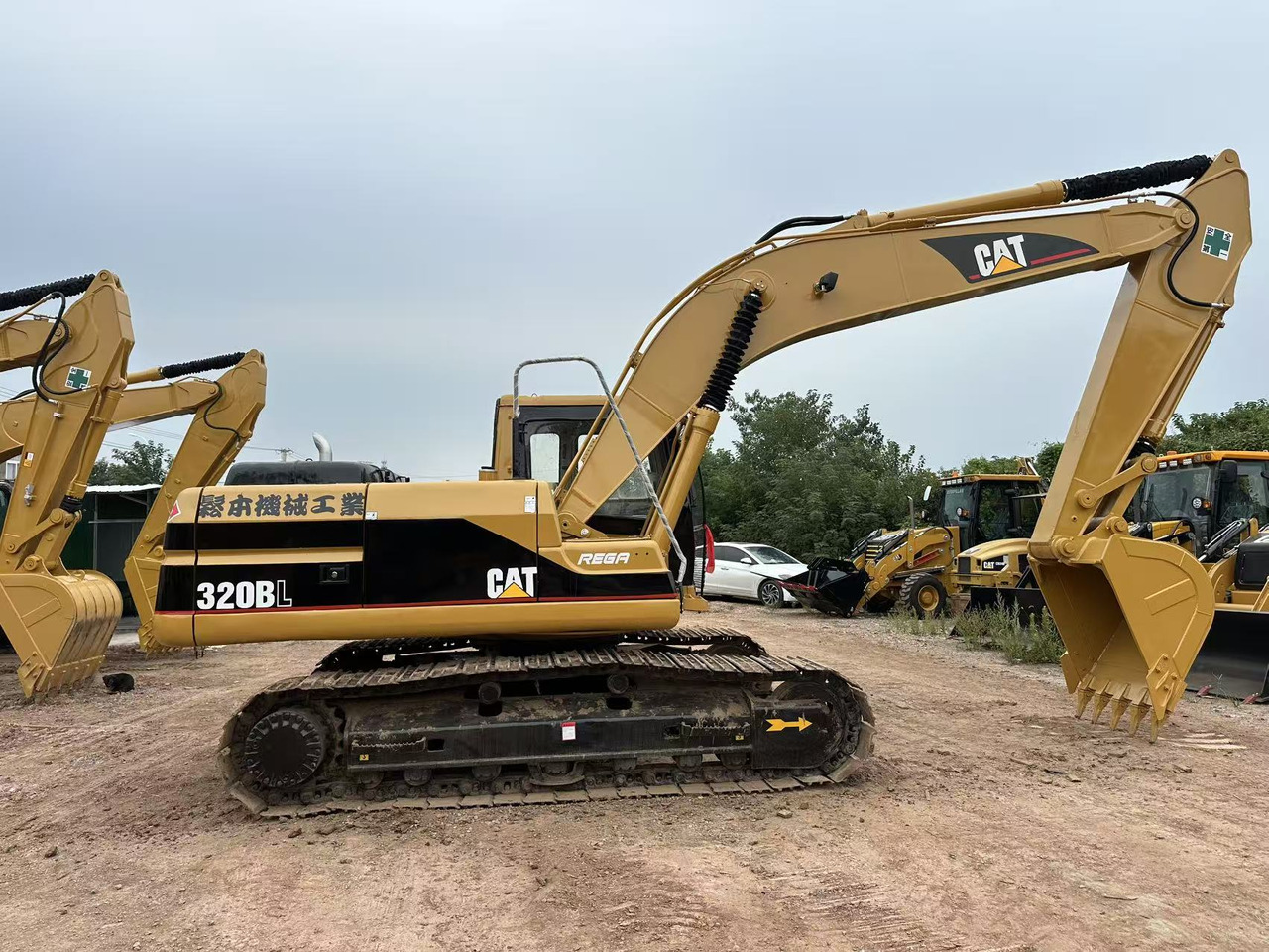 CATERPILLAR 320BL - Crawler excavator: picture 2 CATERPILLAR 320BL - Crawler excavator: picture 2