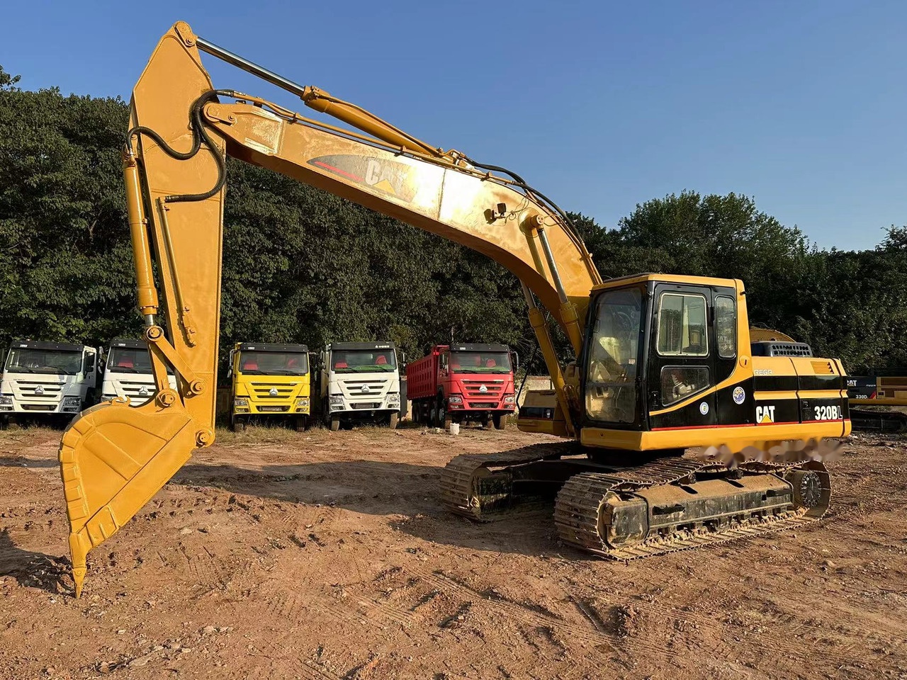 CATERPILLAR 320BL - Crawler excavator: picture 1 CATERPILLAR 320BL - Crawler excavator: picture 1