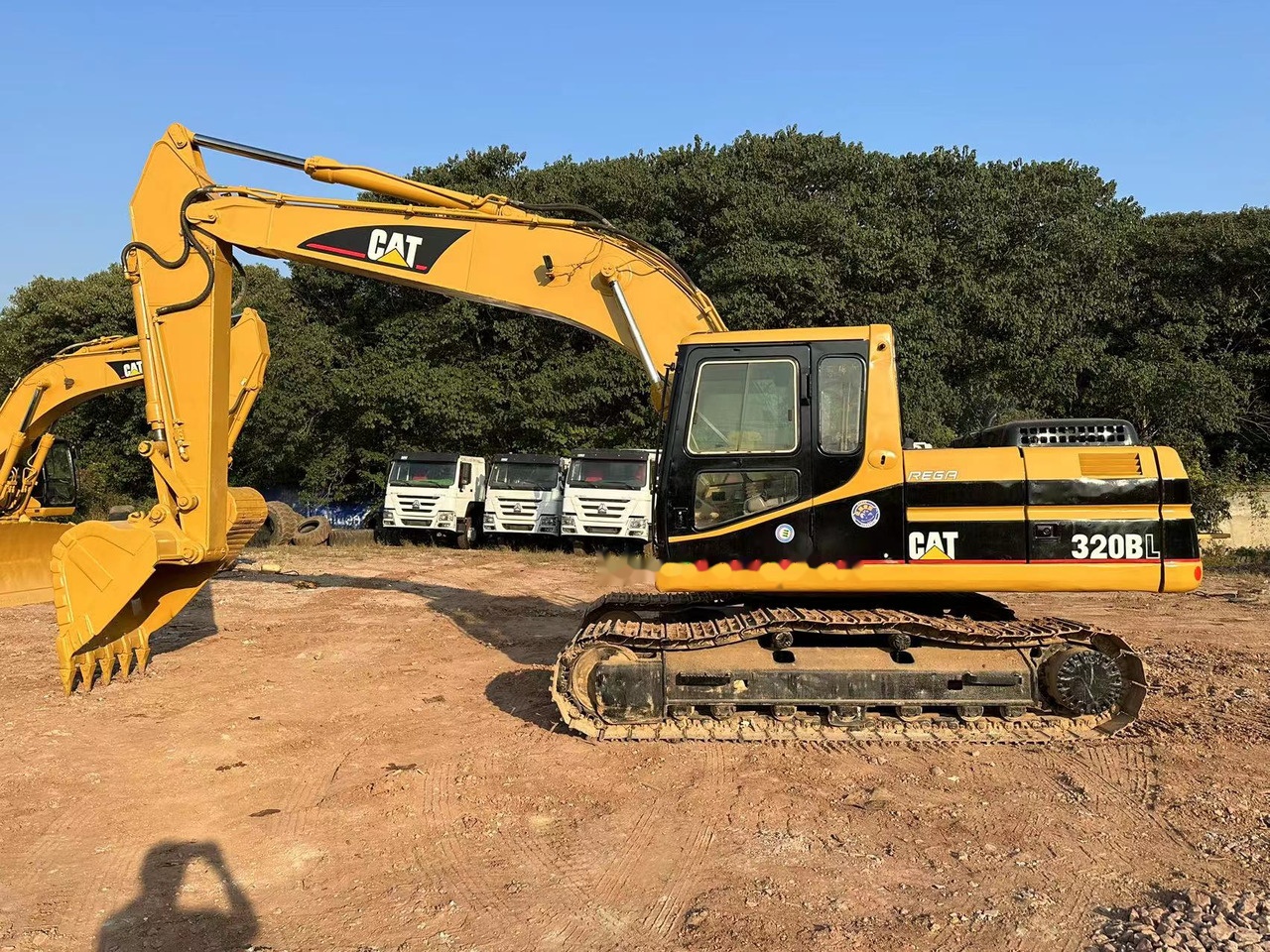 CATERPILLAR 320BL - Crawler excavator: picture 2 CATERPILLAR 320BL - Crawler excavator: picture 2