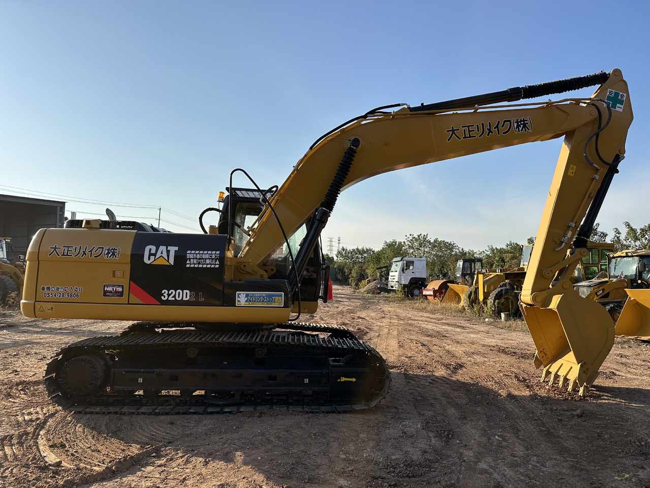 CATERPILLAR 320DL crawler excavator - Crawler excavator: picture 2 CATERPILLAR 320DL crawler excavator - Crawler excavator: picture 2