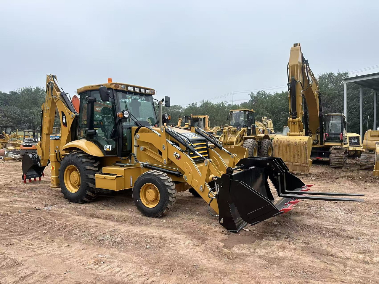 CATERPILLAR 420F2 - Backhoe loader: picture 1 CATERPILLAR 420F2 - Backhoe loader: picture 1