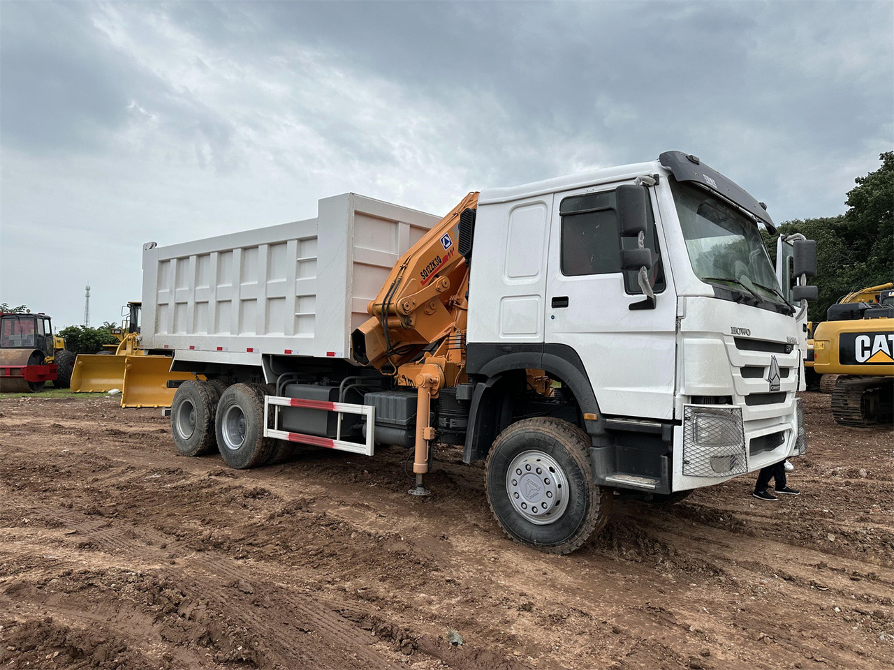 HOWO 371 Mounted Crane Dump truck - Crane truck: picture 4 HOWO 371 Mounted Crane Dump truck - Crane truck: picture 4