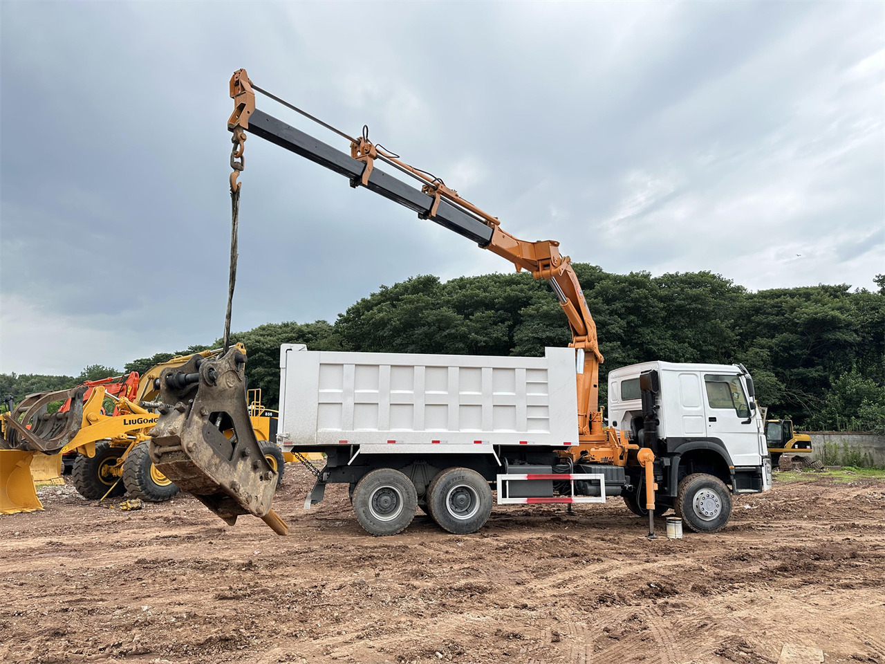 HOWO 371 Mounted Crane Dump truck - Crane truck: picture 1 HOWO 371 Mounted Crane Dump truck - Crane truck: picture 1