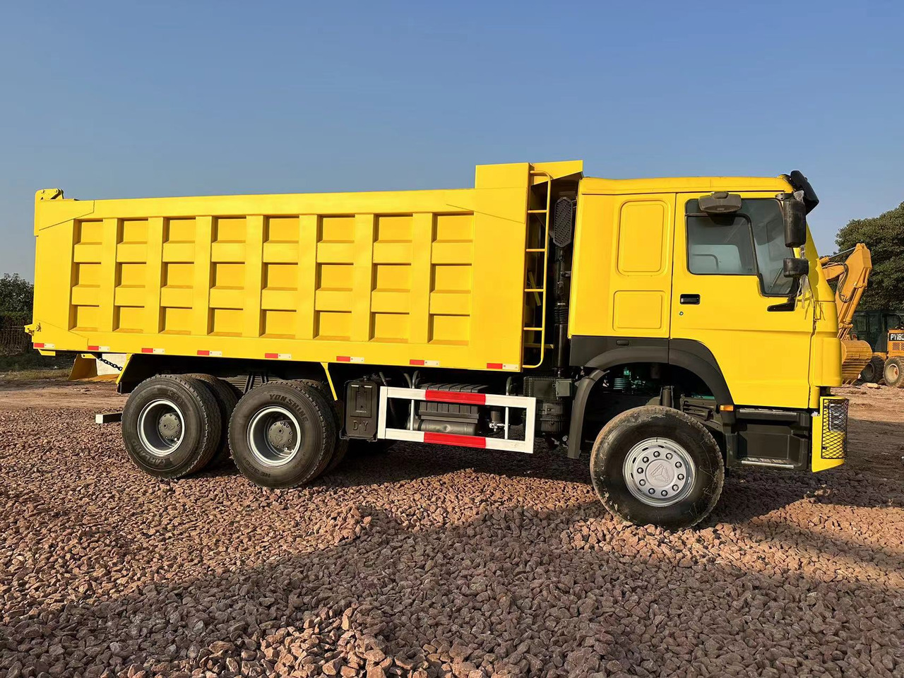 SINOTRUK HOWO 371 Dump Truck - Tipper: picture 3 SINOTRUK HOWO 371 Dump Truck - Tipper: picture 3