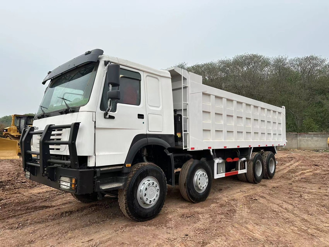 SINOTRUK HOWO 371 with Bumper - Tipper: picture 2 SINOTRUK HOWO 371 with Bumper - Tipper: picture 2